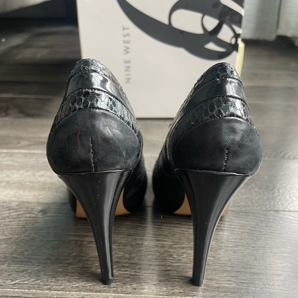 NINE WEST, SNAKE SKIN, PEEP TOE BLACK HEELS - Picture 4 of 7